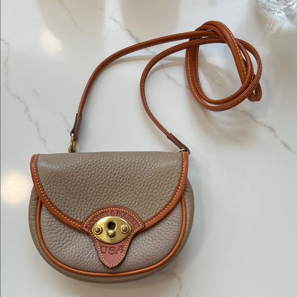 Dooney & Bourke Tan Leather Crossbody Calvary bag Brass Hardware Vintage - Picture 2 of 9